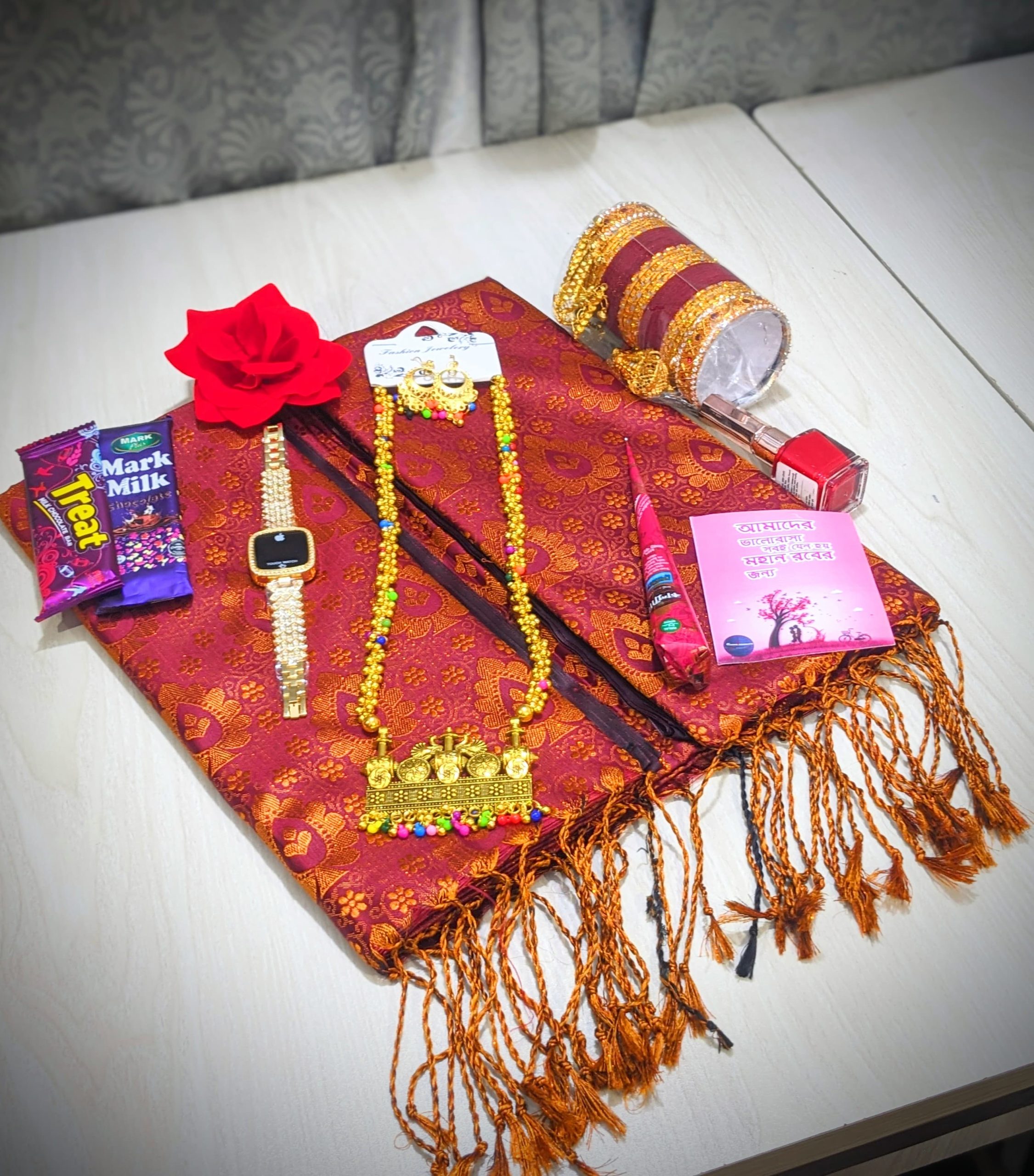আকর্ষণীয় শাড়ী গিফট কম্বো সেট 🎁